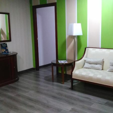 Hotel Nuevo Ara กาเซเรส ภายนอก รูปภาพ