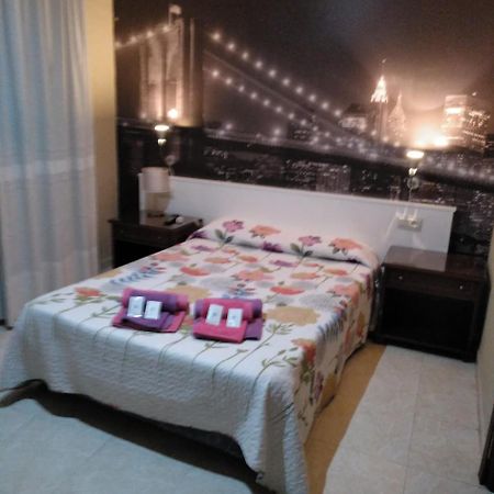 Hotel Nuevo Ara กาเซเรส ภายนอก รูปภาพ