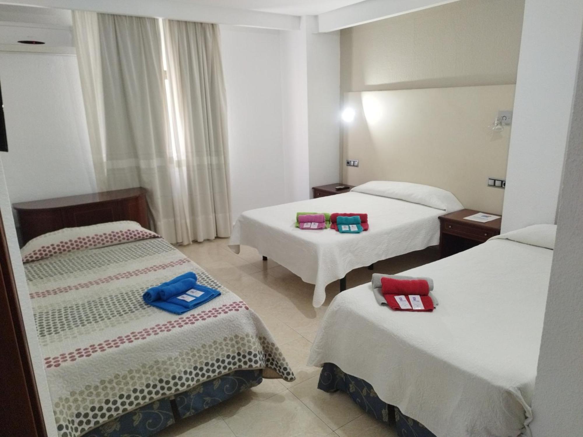 Hotel Nuevo Ara กาเซเรส ภายนอก รูปภาพ