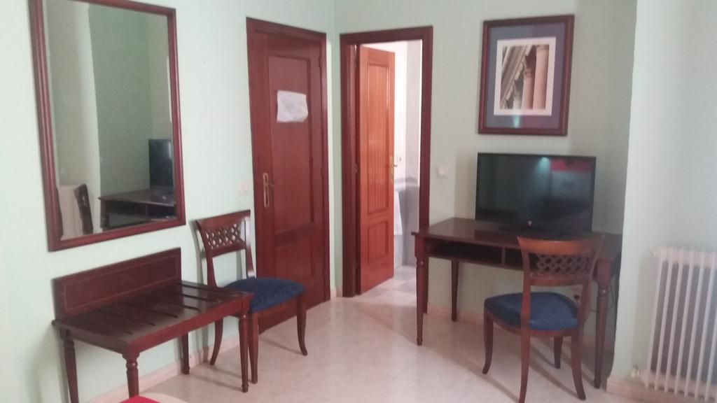 Hotel Nuevo Ara กาเซเรส ภายนอก รูปภาพ