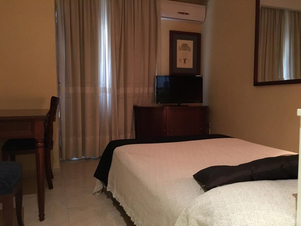 Hotel Nuevo Ara กาเซเรส ภายนอก รูปภาพ