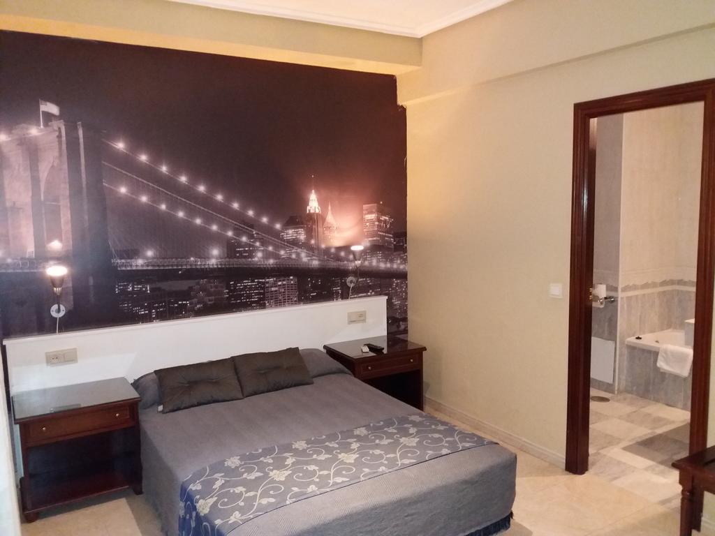 Hotel Nuevo Ara กาเซเรส ภายนอก รูปภาพ