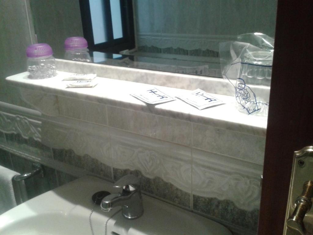 Hotel Nuevo Ara กาเซเรส ภายนอก รูปภาพ