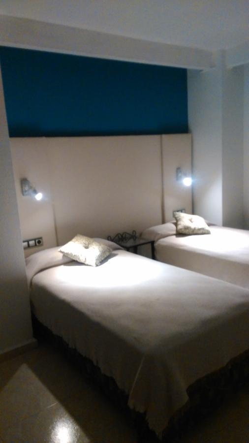 Hotel Nuevo Ara กาเซเรส ภายนอก รูปภาพ