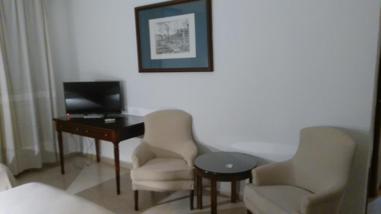 Hotel Nuevo Ara กาเซเรส ภายนอก รูปภาพ