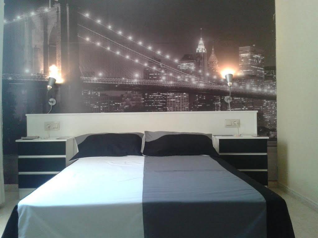 Hotel Nuevo Ara กาเซเรส ภายนอก รูปภาพ