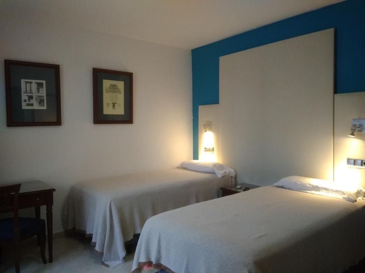 Hotel Nuevo Ara กาเซเรส ภายนอก รูปภาพ