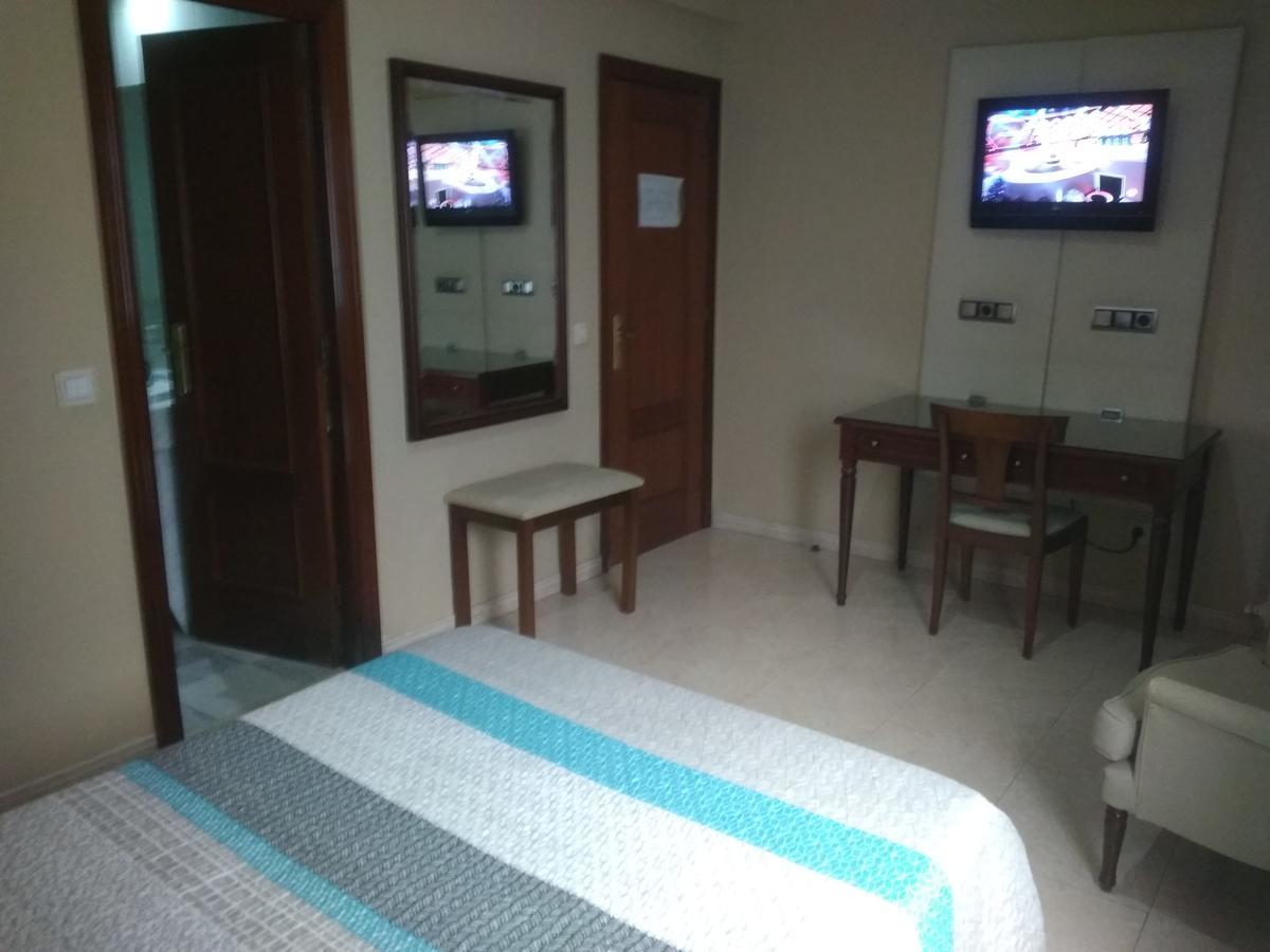 Hotel Nuevo Ara กาเซเรส ภายนอก รูปภาพ