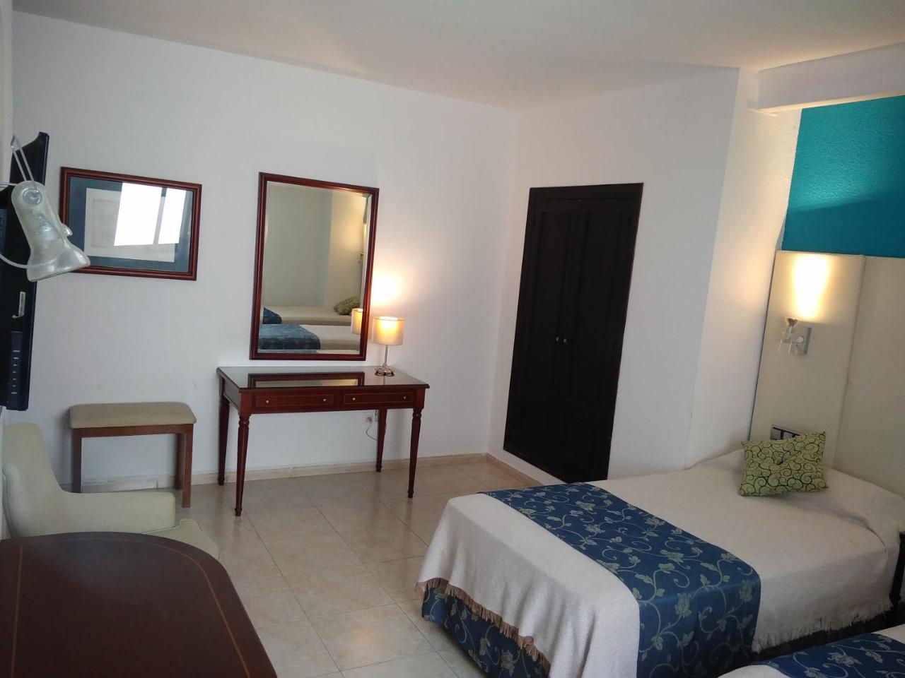 Hotel Nuevo Ara กาเซเรส ภายนอก รูปภาพ