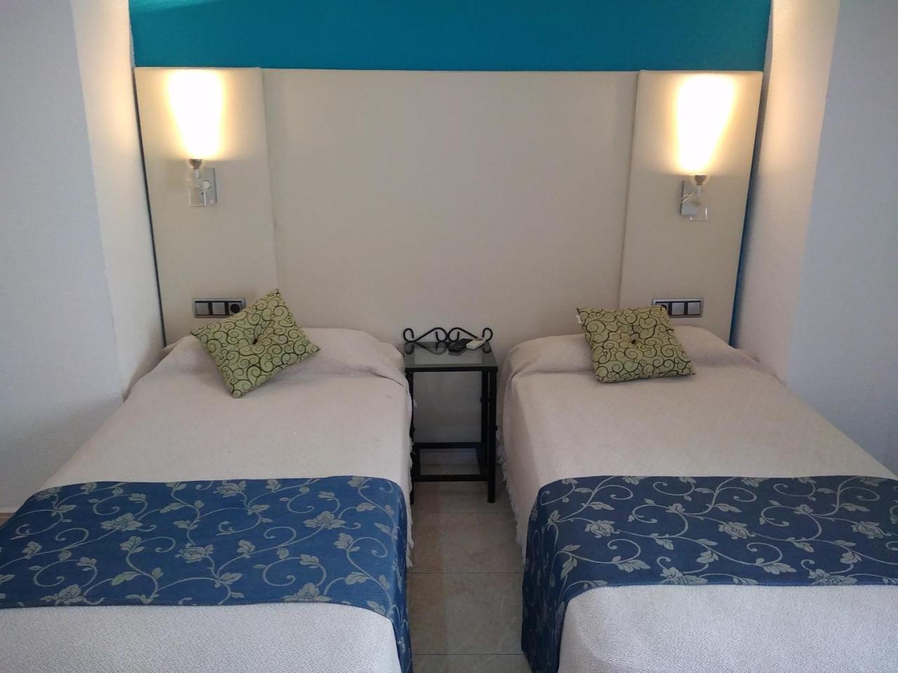 Hotel Nuevo Ara กาเซเรส ภายนอก รูปภาพ