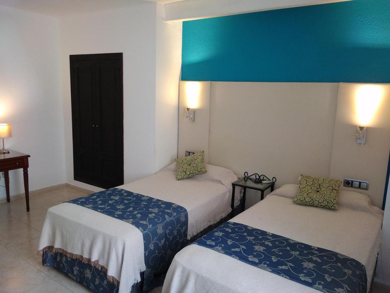 Hotel Nuevo Ara กาเซเรส ภายนอก รูปภาพ