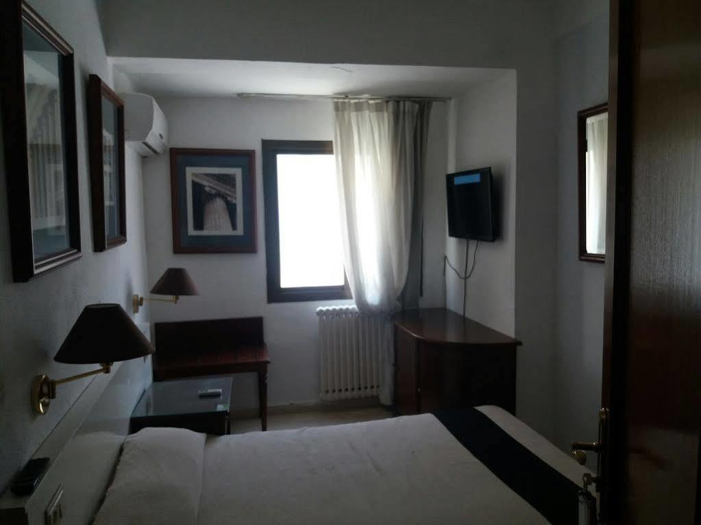 Hotel Nuevo Ara กาเซเรส ภายนอก รูปภาพ