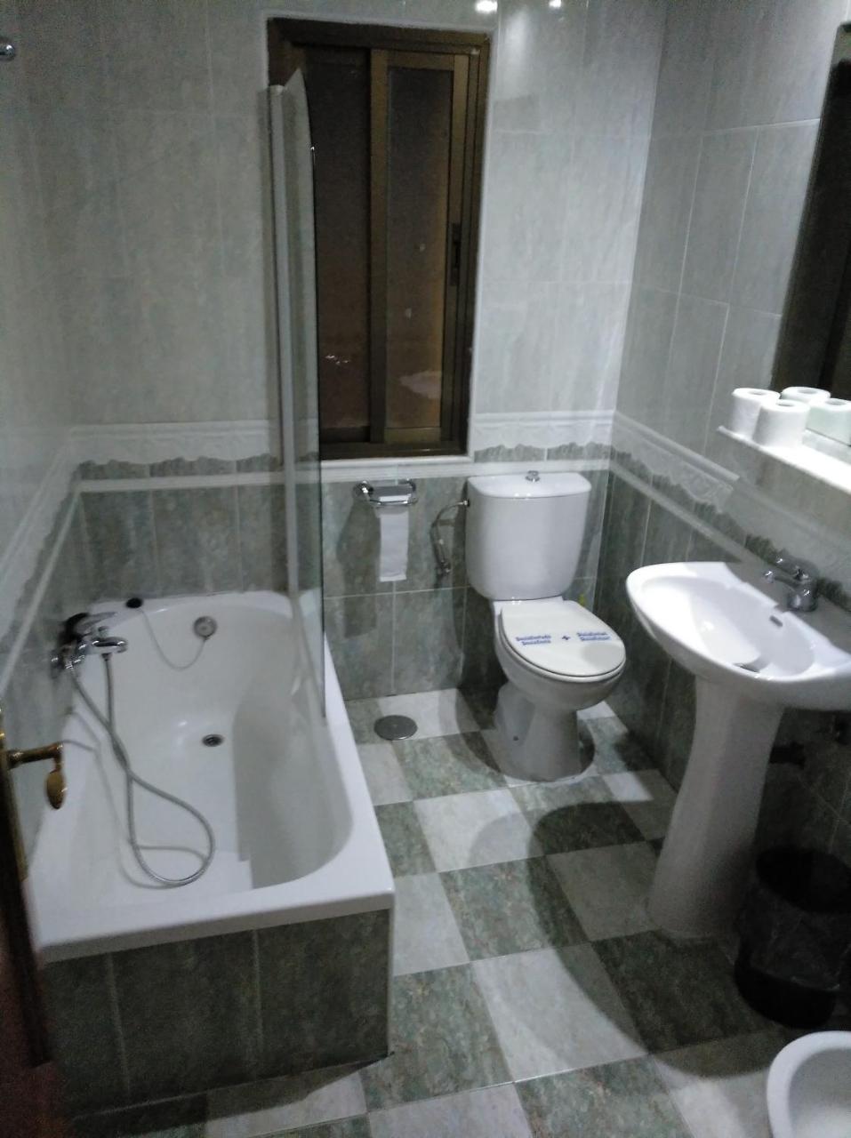 Hotel Nuevo Ara กาเซเรส ภายนอก รูปภาพ