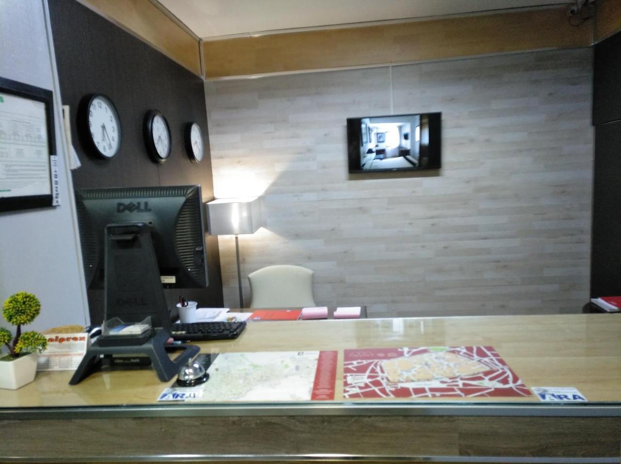 Hotel Nuevo Ara กาเซเรส ภายนอก รูปภาพ