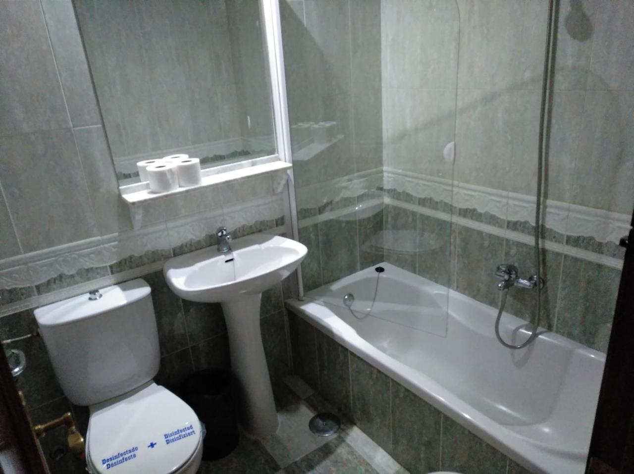 Hotel Nuevo Ara กาเซเรส ภายนอก รูปภาพ