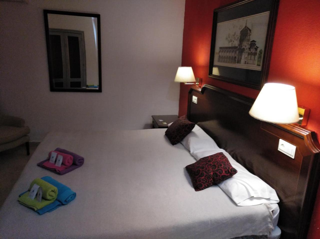 Hotel Nuevo Ara กาเซเรส ภายนอก รูปภาพ