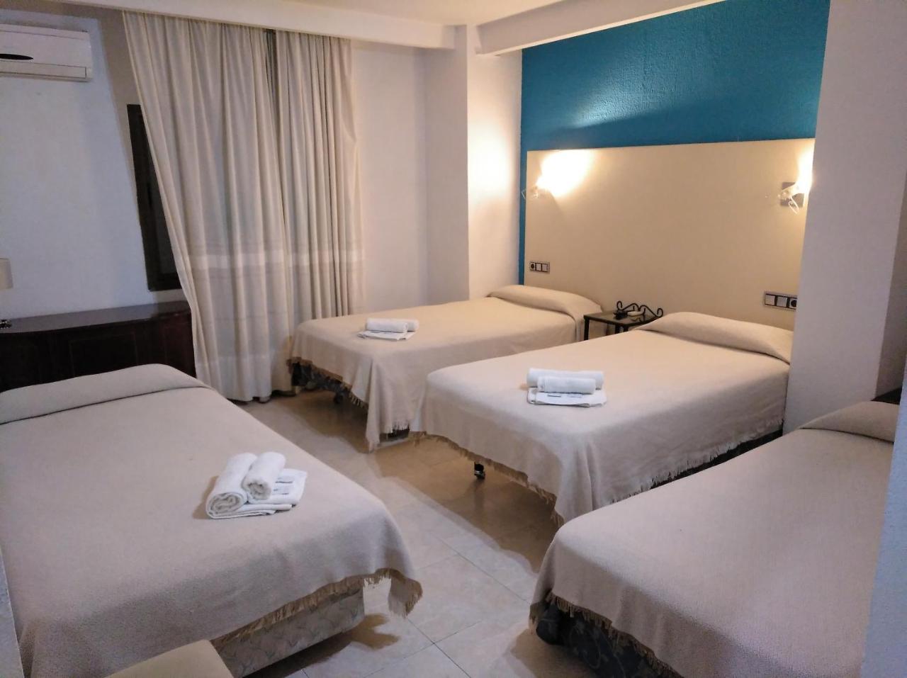Hotel Nuevo Ara กาเซเรส ภายนอก รูปภาพ
