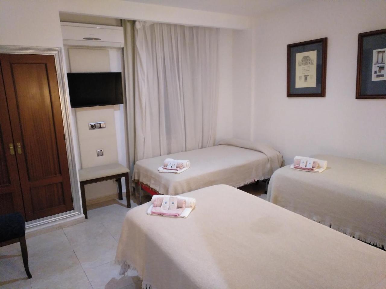 Hotel Nuevo Ara กาเซเรส ภายนอก รูปภาพ