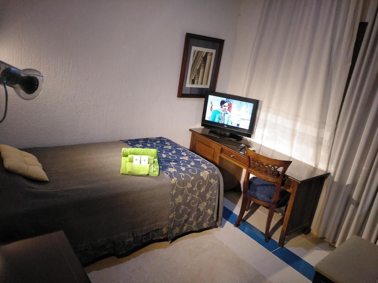 Hotel Nuevo Ara กาเซเรส ภายนอก รูปภาพ